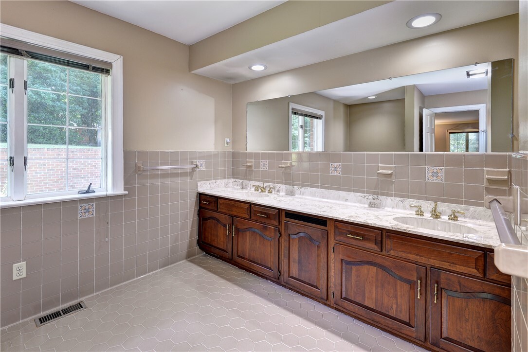 Property Photo: 115 Holcomb Drive VA 23185