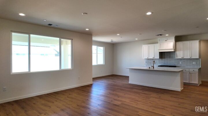 Property Photo: 12814 Graham Court CA 93311