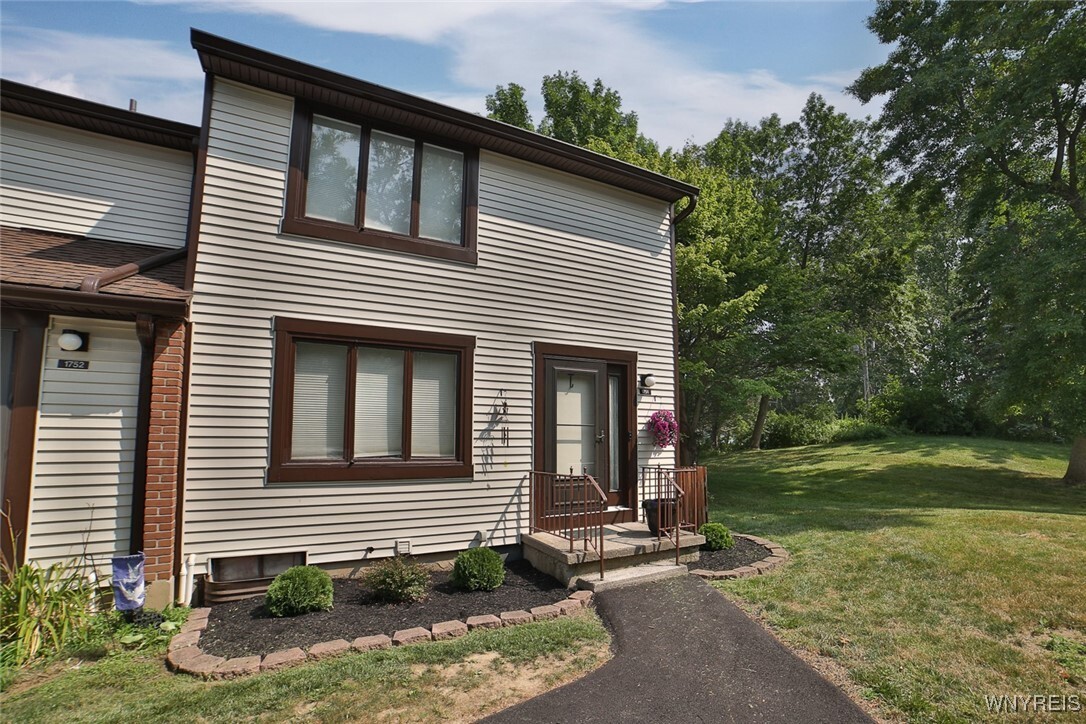 1751 Charlesgate Circle  East Amherst NY 14051 photo