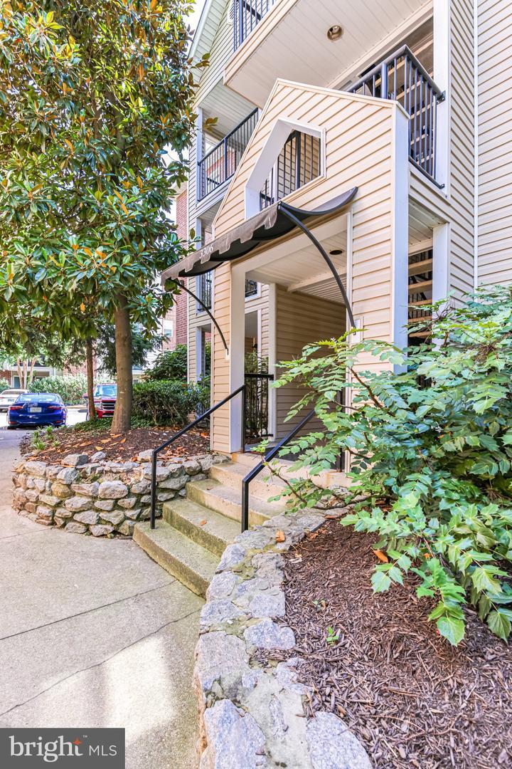 Property Photo: 3306 Wyndham Circle 129 VA 22302