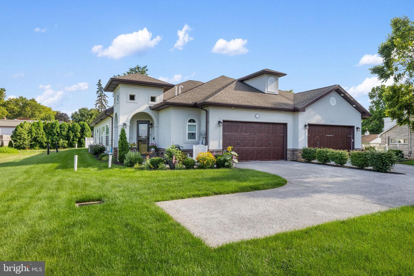 Property Photo:  2224 Eastern Boulevard B  PA 17402 
