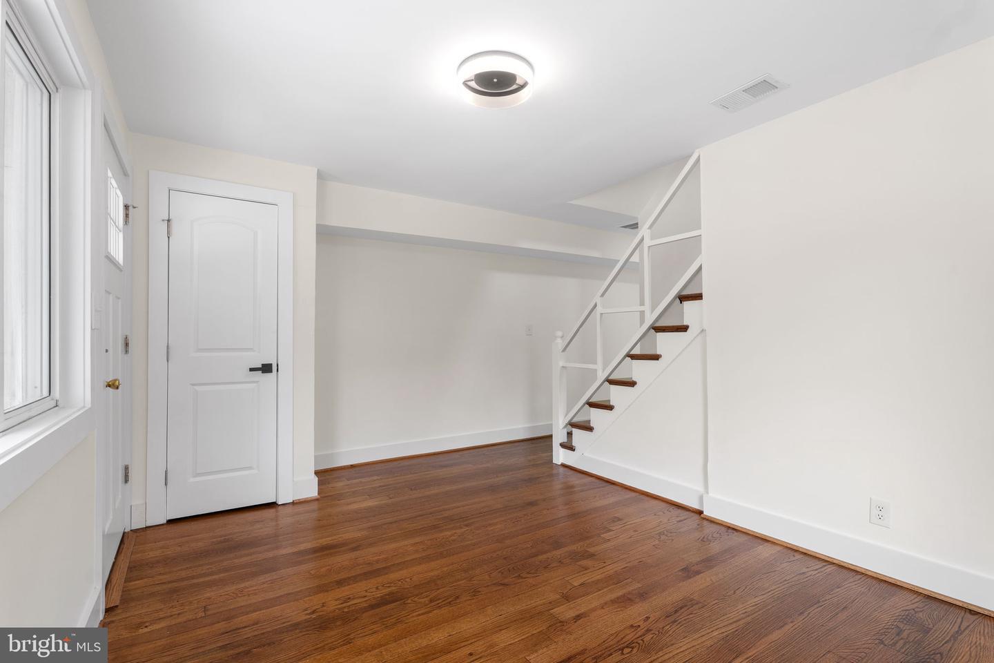 Property Photo: 3625 S Four Mile Run Drive VA 22206