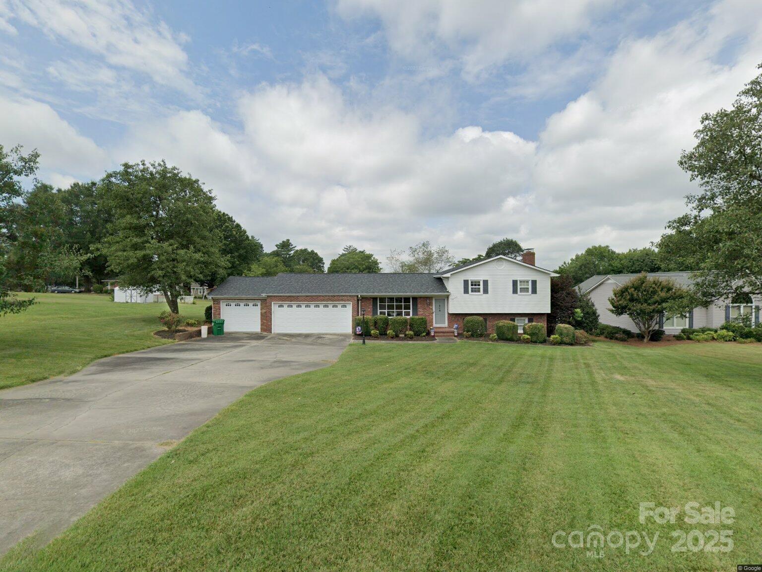 Property Photo: 414 E 2nd Street NC 28146