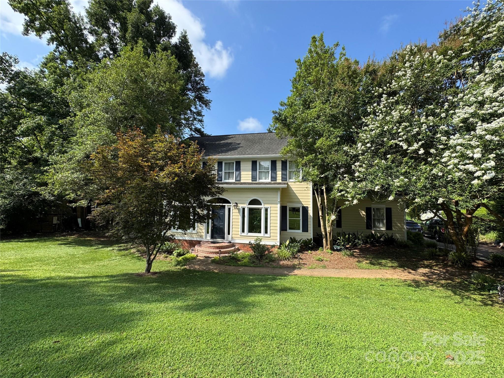 Property Photo: 1112 Carole Court NC 28104