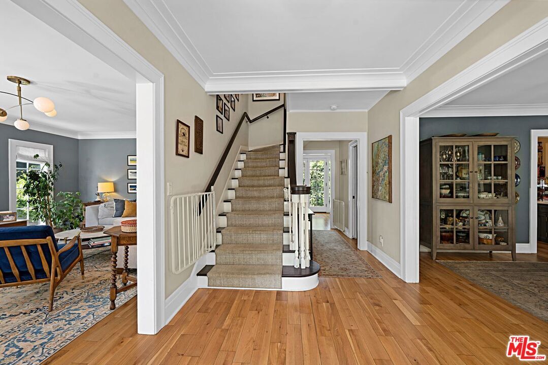 Property Photo:  379 N Ridgewood Pl  CA 90004 