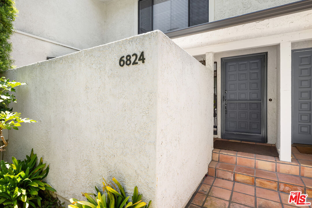 Property Photo: 6824 Las Olas Way CA 90265