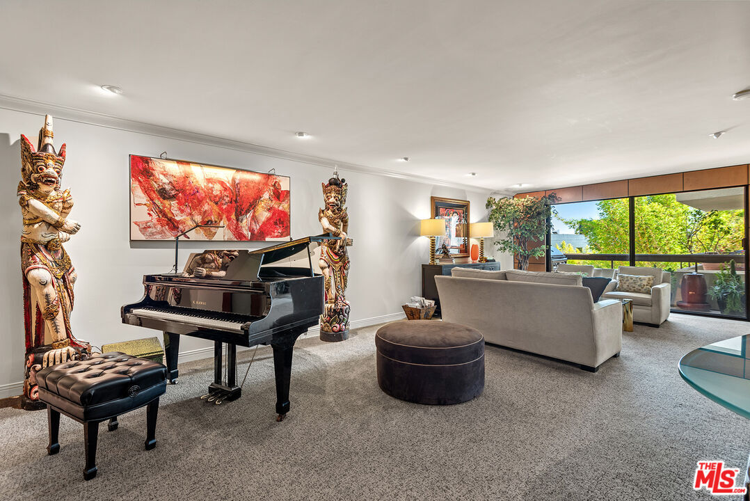 Property Photo: 851 N Kings Rd CA 90069