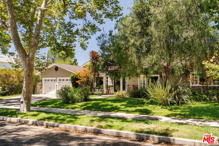 Property Photo: 4237 Bluebell Ave CA 91604