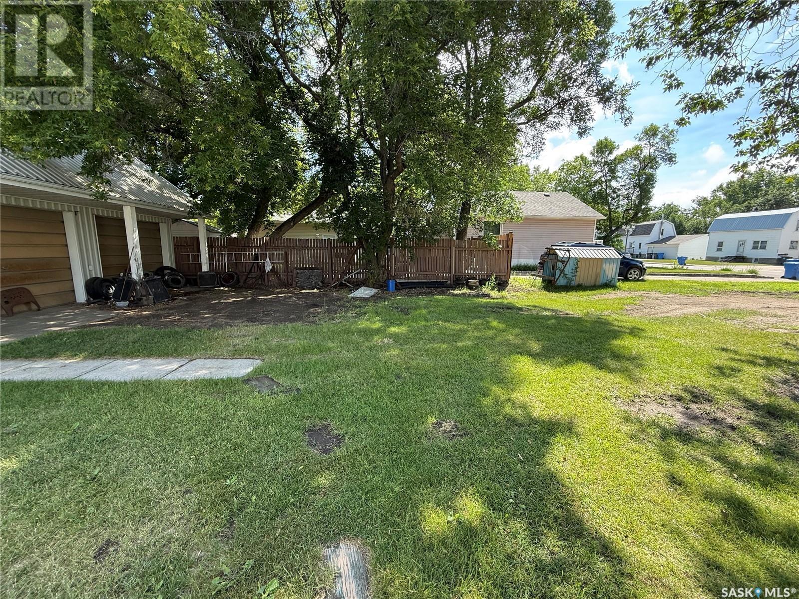 Property Photo:  629 Henry Street  SK S4A 1M9 