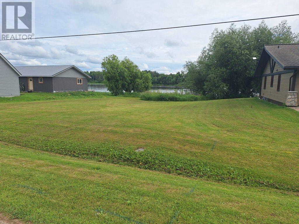 Photo de la propriété:  92 River Ave W  ON P0W 1L0 