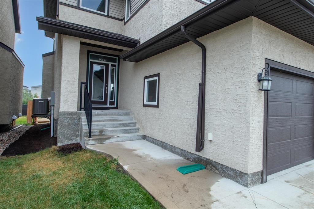 Property Photo: 257 El Tassi Drive MB R3W 0L8
