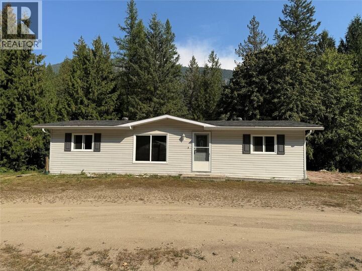 1531 Mountain Ridge Road  Robson BC V1N 4S2 photo