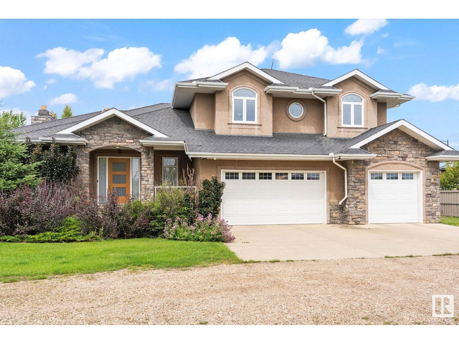 Property Photo:  15860 41 Av SW  AB T6W 1A6 