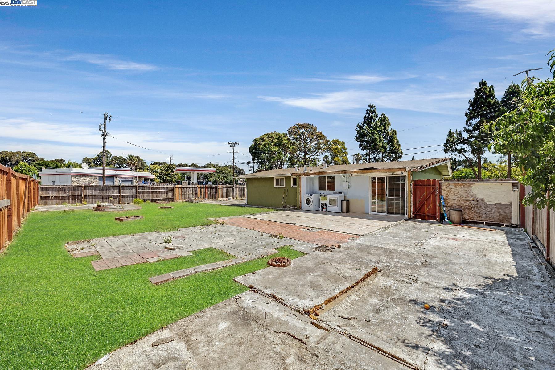 Property Photo: 27629 Pompano Ave CA 94544