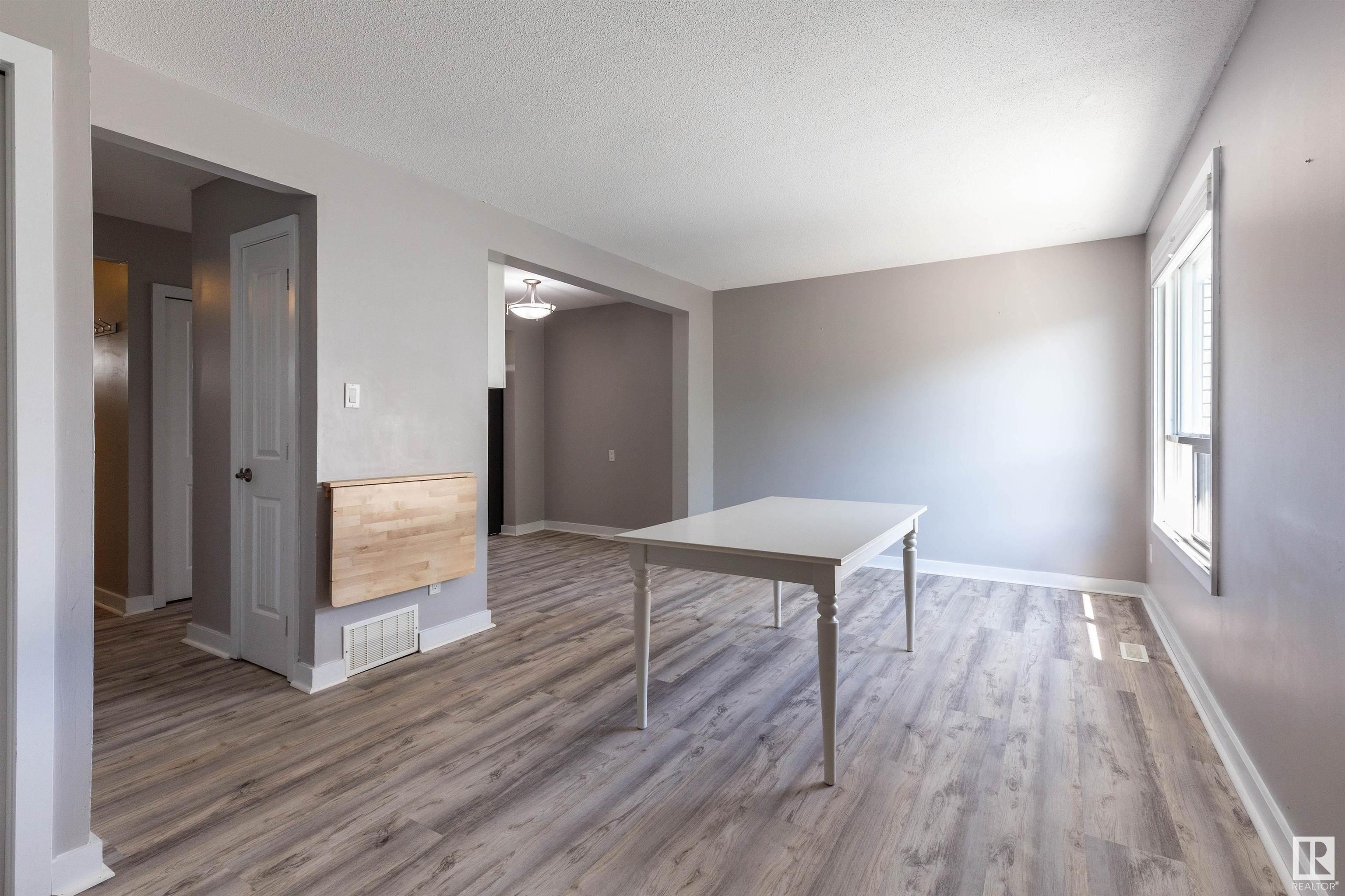 Property Photo: 211 Dickinsfield Court NW AB T5E 5V8