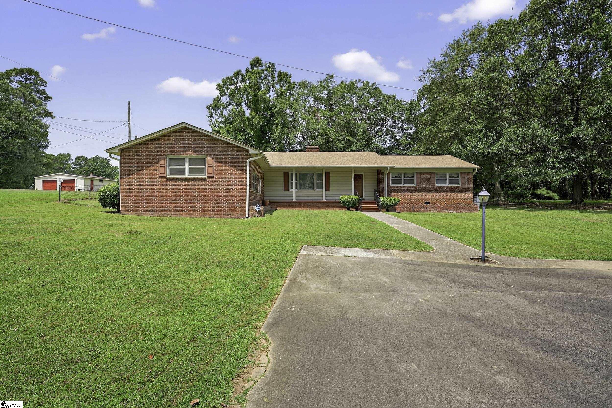 Property Photo: 303 Dogwood Drive SC 29340