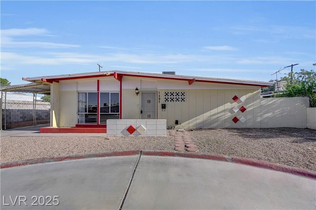 Property Photo: 1597 Capistrano Avenue NV 89169
