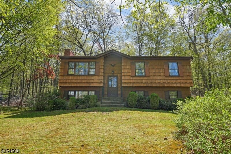 Property Photo:  24 Hillsdale Dr  NJ 07461 