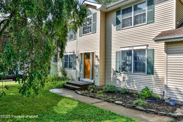 Property Photo:  23 Red Coat Lane  PA 18707 