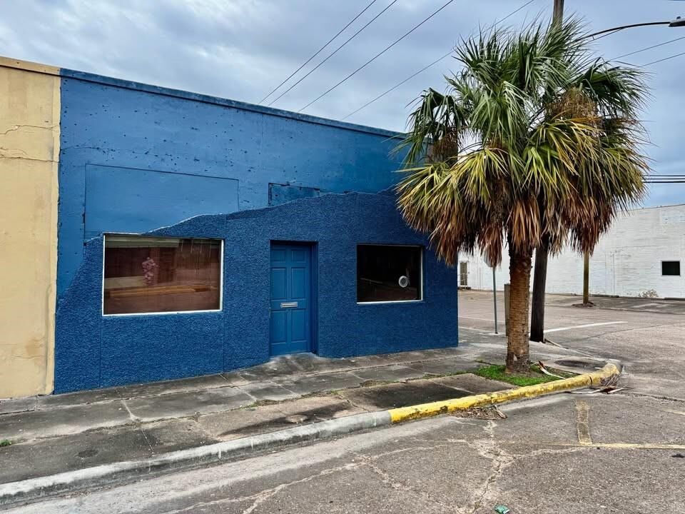 Property Photo:  131 W Broad Street  TX 77541 