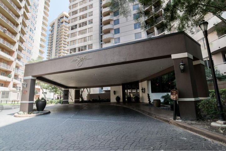 Property Photo: 3525 Sage Road 403 TX 77056