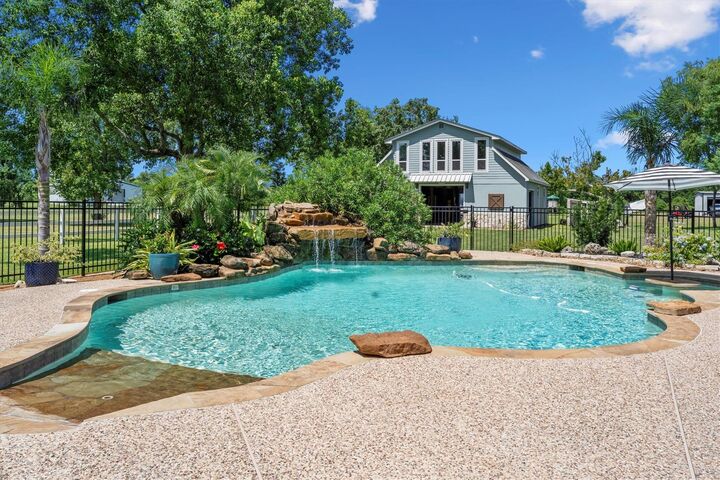 Property Photo:  5426 Starboard Lane  TX 77539 