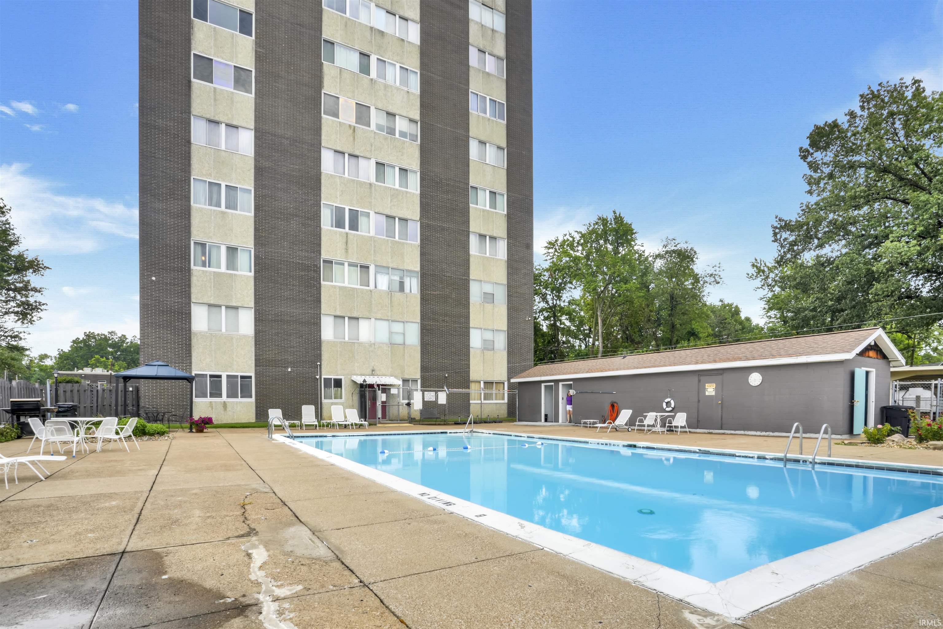 Property Photo:  1100 Erie Avenue 302  IN 47715 