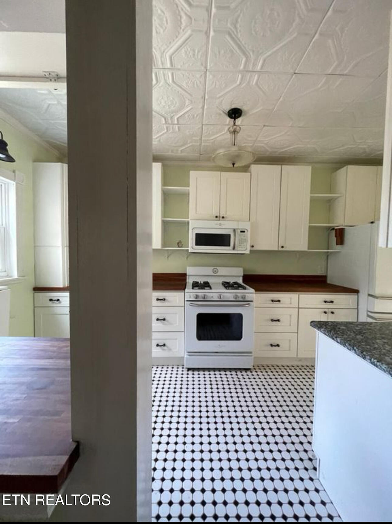 Property Photo:  425 Cumberland St  TN 37748 