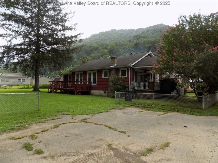 Property Photo:  205 Luke Street  WV 25110 