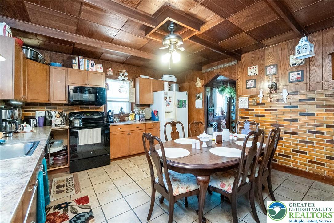 Property Photo: 2118 Edgewood Avenue PA 18045