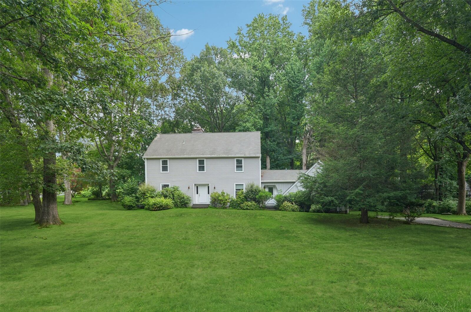 Property Photo:  55 Deerfield Lane S  NY 10570 