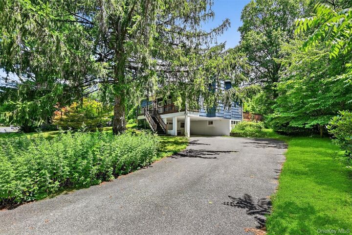 Property Photo:  17 Merriewold Lane N  NY 10950 