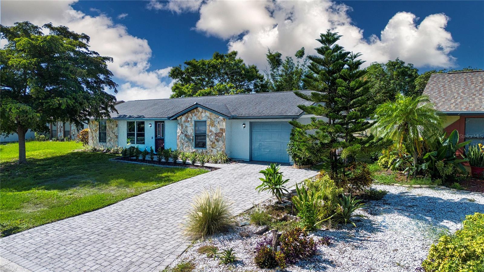 Property Photo: 6501 34th Avenue W FL 34209