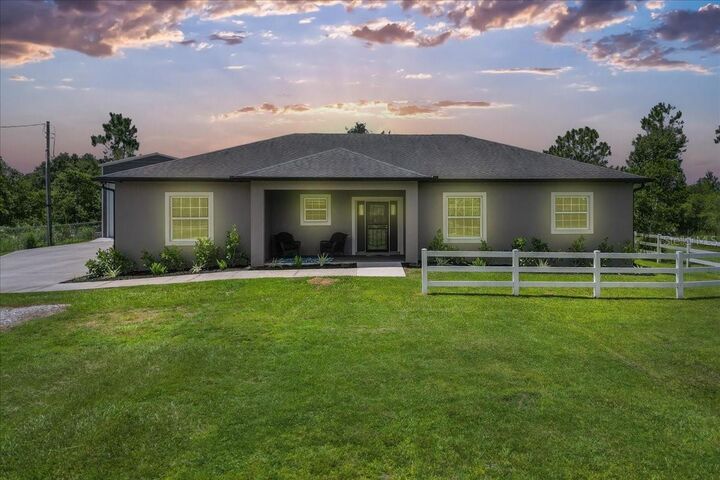 Property Photo: 18704 Northcliff Street FL 32833