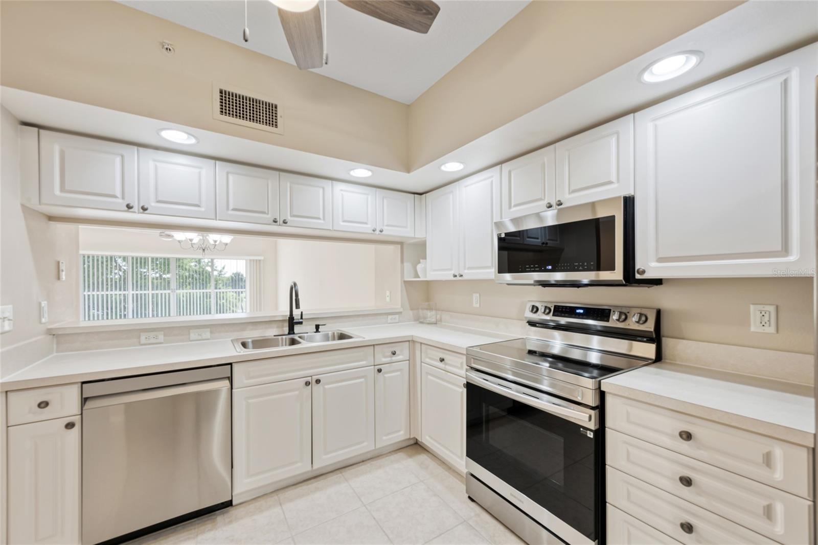Property Photo: 1200 Country Club Drive 6103 FL 33771
