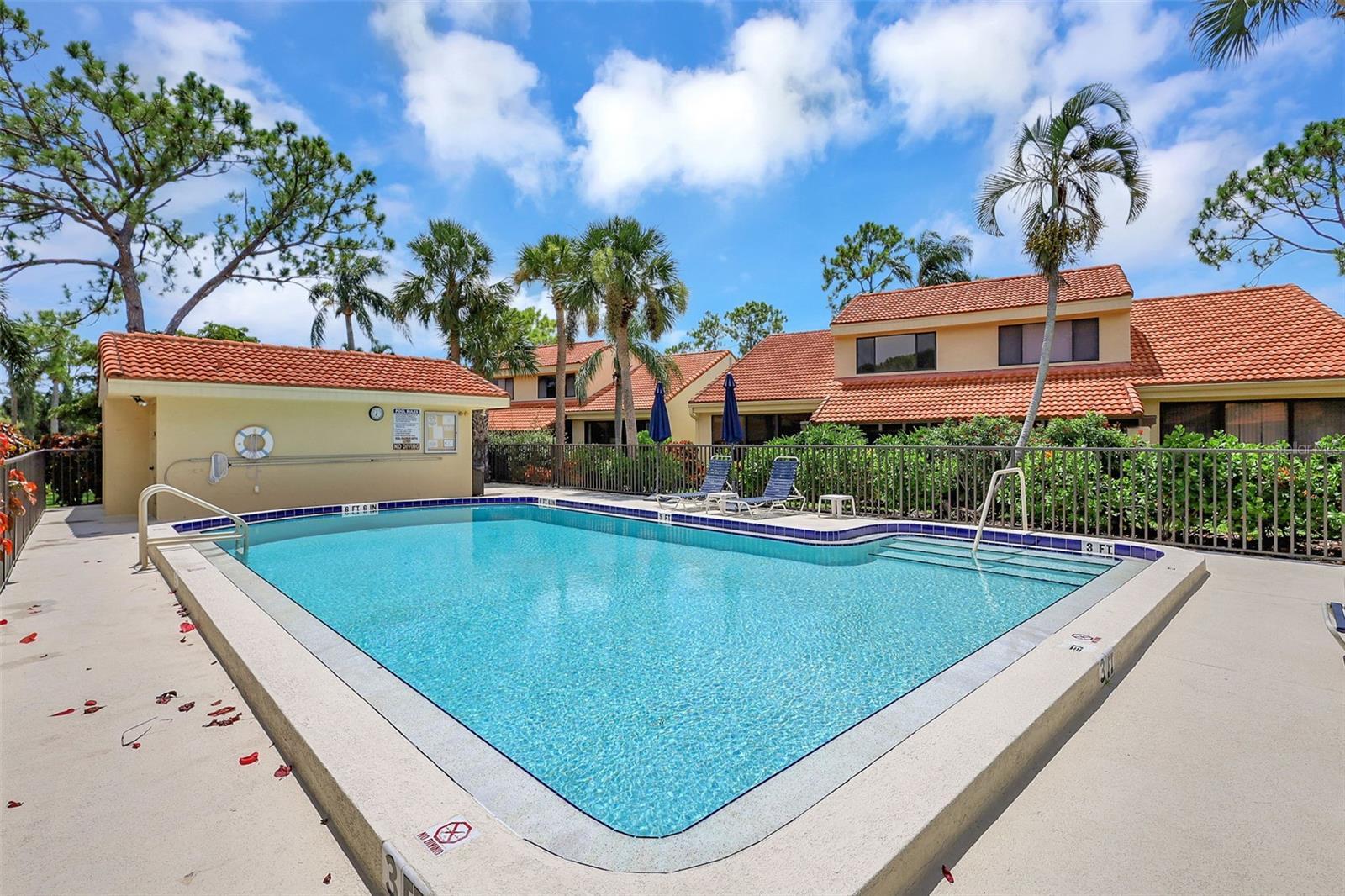 Property Photo: 5310 Huntingwood Court 40 FL 34235