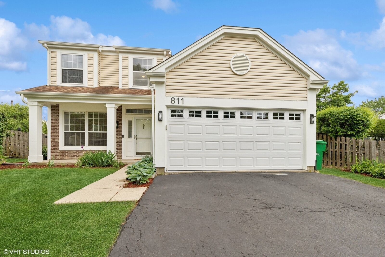 Property Photo:  811 Cambridge Drive  IL 60030 