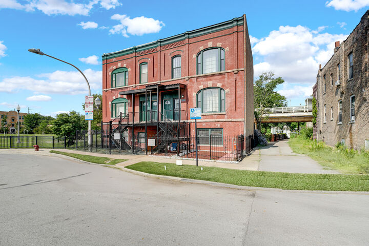 Property Photo:  4326 S Calumet Avenue  IL 60653 