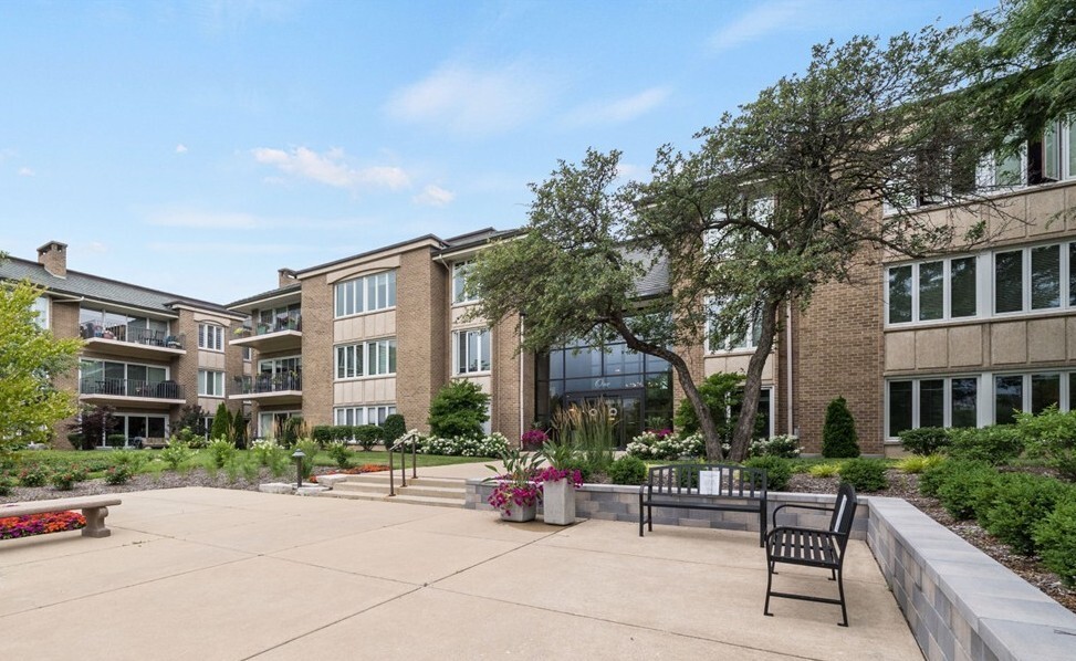 1 Oak Brook Club Drive A307  Oak Brook IL 60523 photo