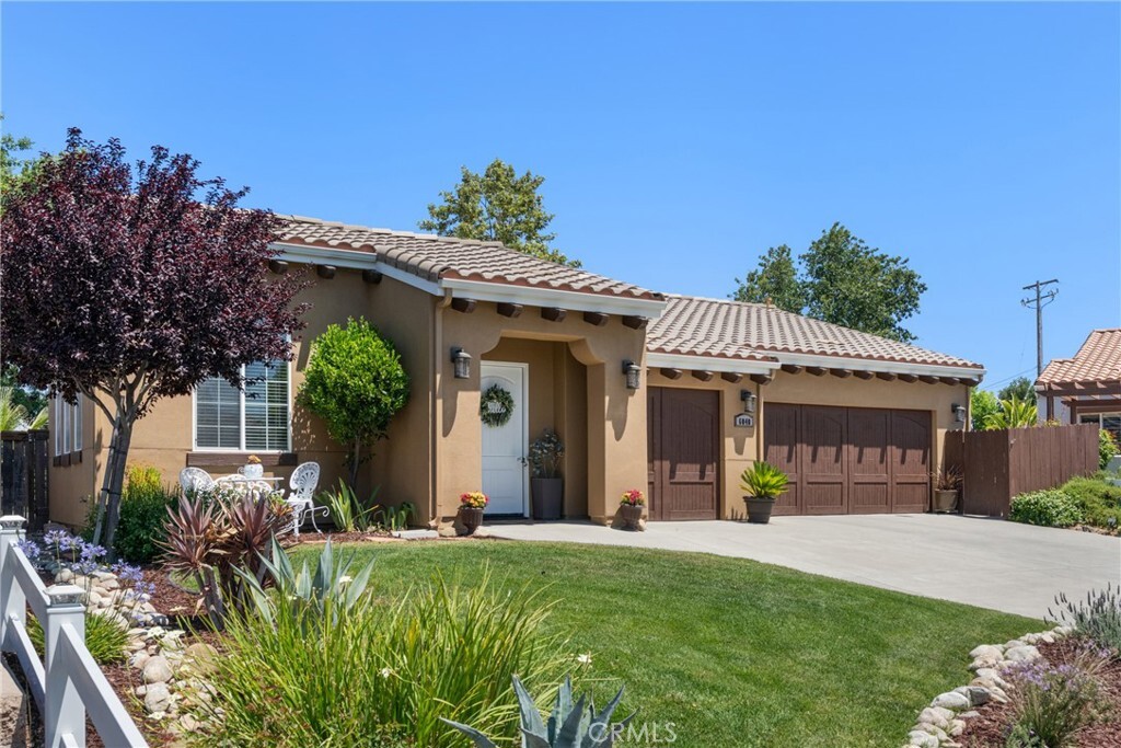 Property Photo:  6040 Via Colonia Court  CA 93422 