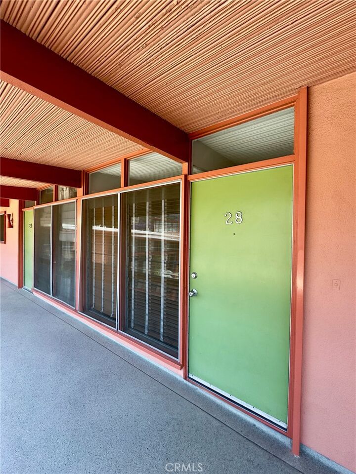 Property Photo:  1400 N Hayworth Avenue 28  CA 90046 