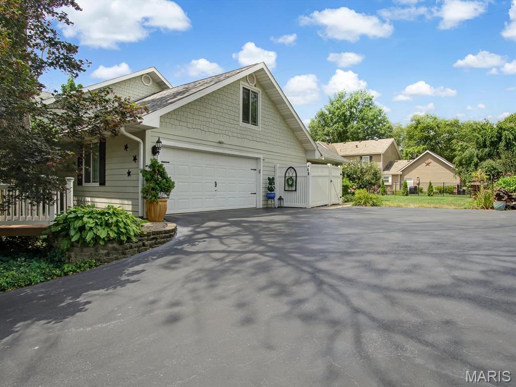 Property Photo: 401 John Henry Street IL 62220