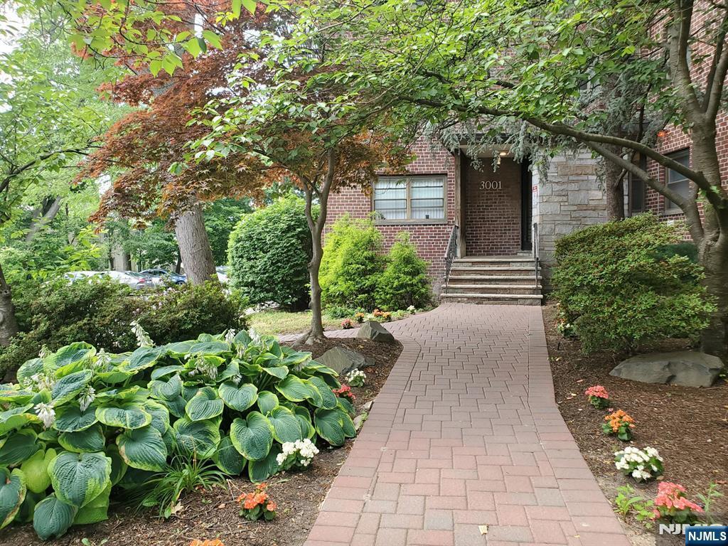 Property Photo:  3001 Edwin Avenue 2D  NJ 07024 