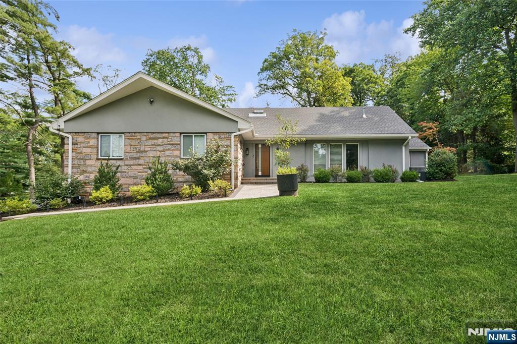 Property Photo: 2 Brae Court NJ 07670