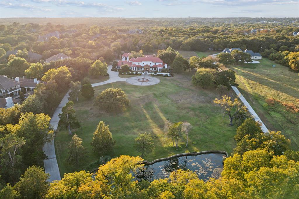 Property Photo: 1900 Shady Oaks Drive TX 76092