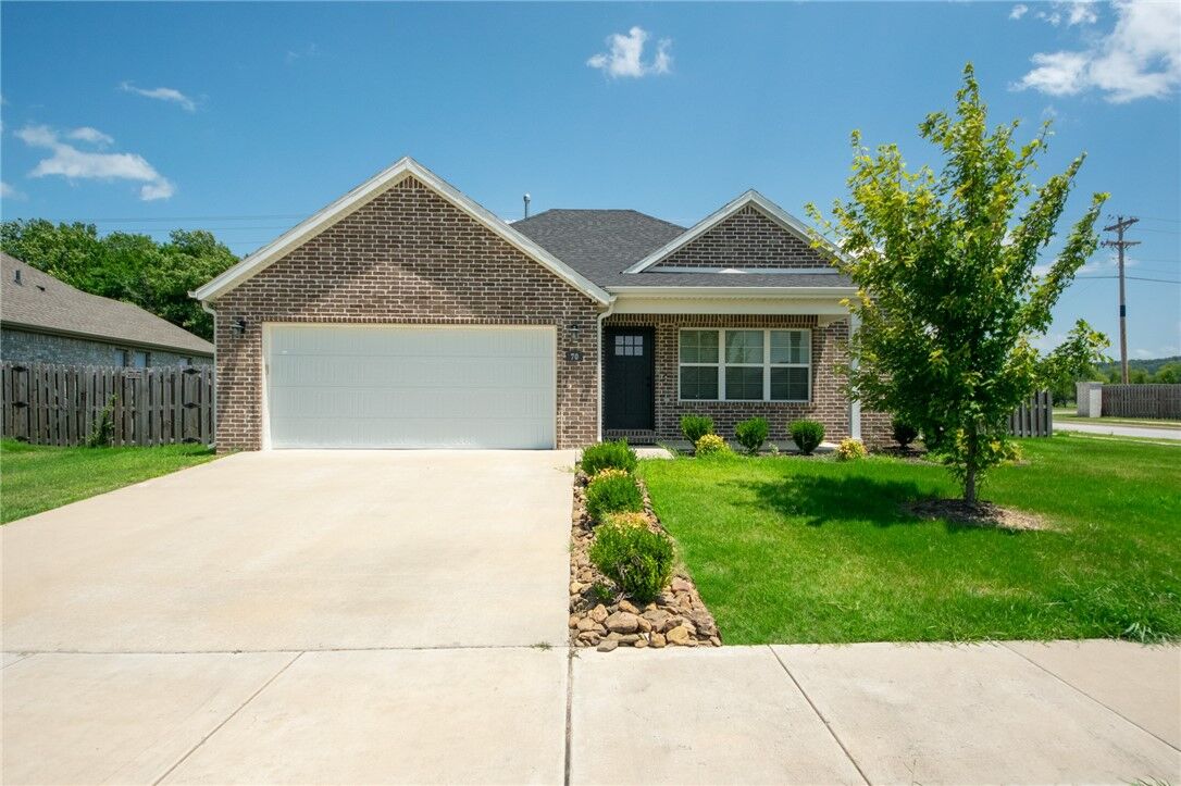 Property Photo: 70 E Loveland Loop AR 72730