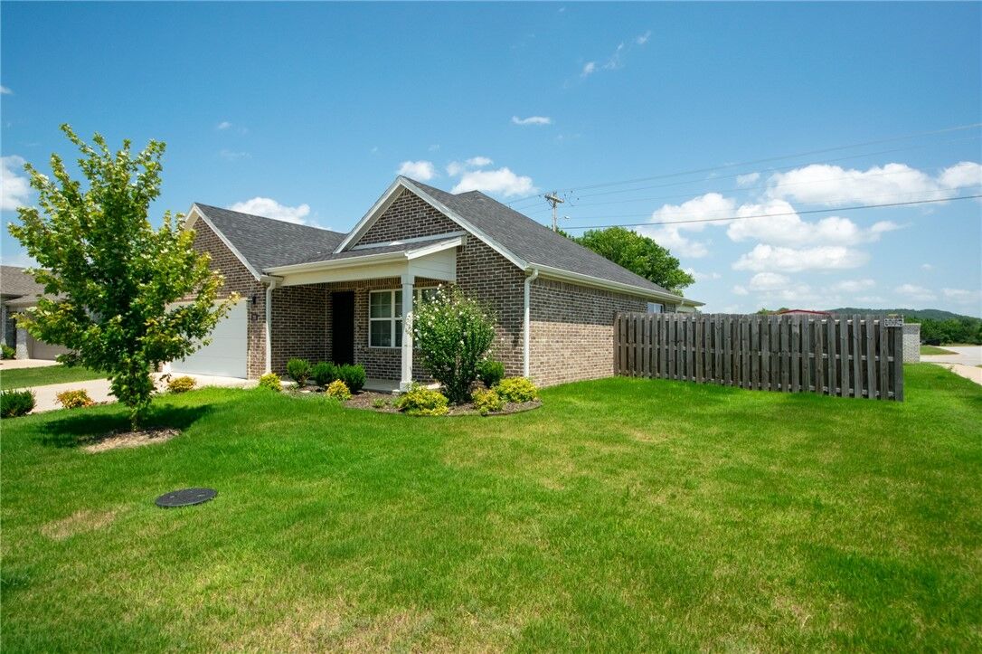 Property Photo: 70 E Loveland Loop AR 72730