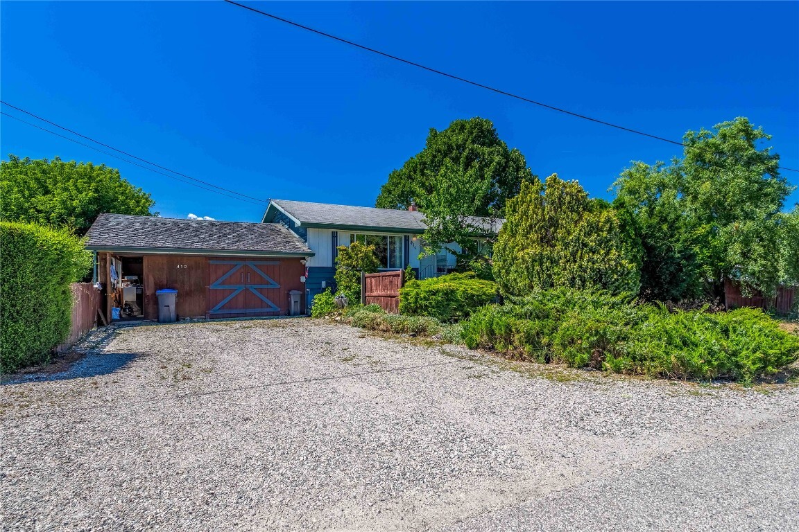 Property Photo: 410 Davie Road BC V1X 3Z1