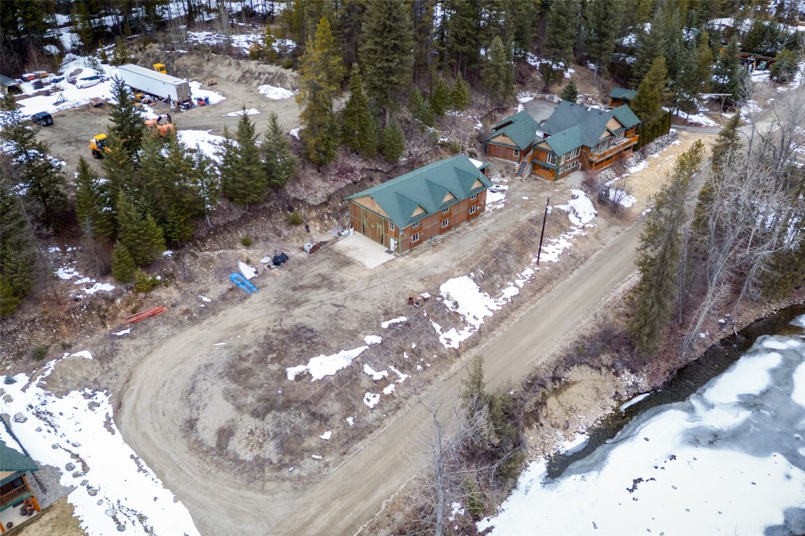 Photo de la propriété: 95 & 105 Dale Avenue BC V0H 1A0