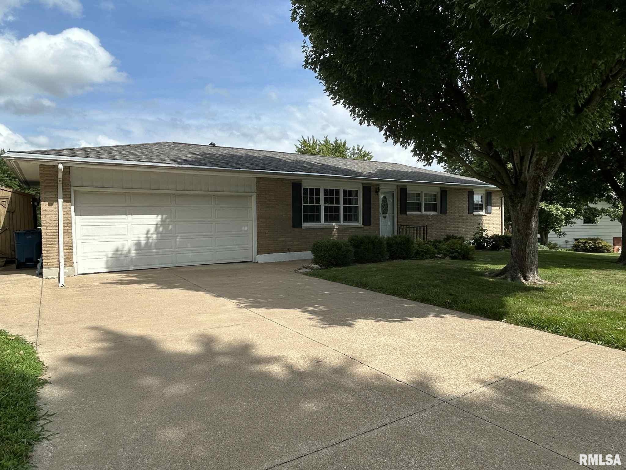 Property Photo: 2416 Northridge Drive IL 62305